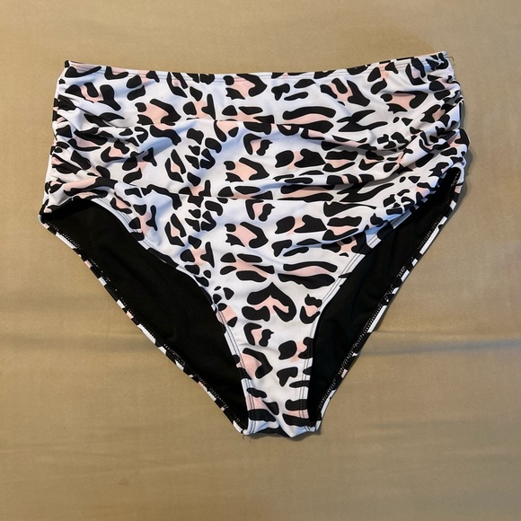 Cheetah High Waisted Bikini Bottoms - Picture 1 of 3
